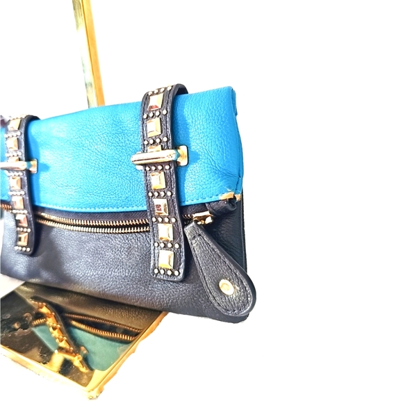 CACHE WRISTLET IN ROYAL BLUE - Picture 7 of 8